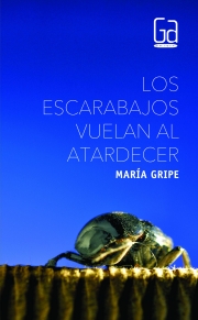 los escarabajos vuelan al atardecer