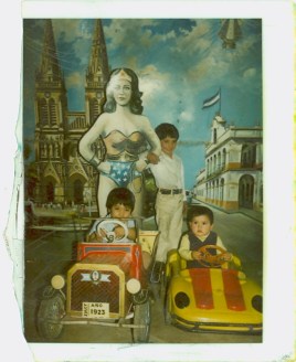 Claudito y mujer maravilla